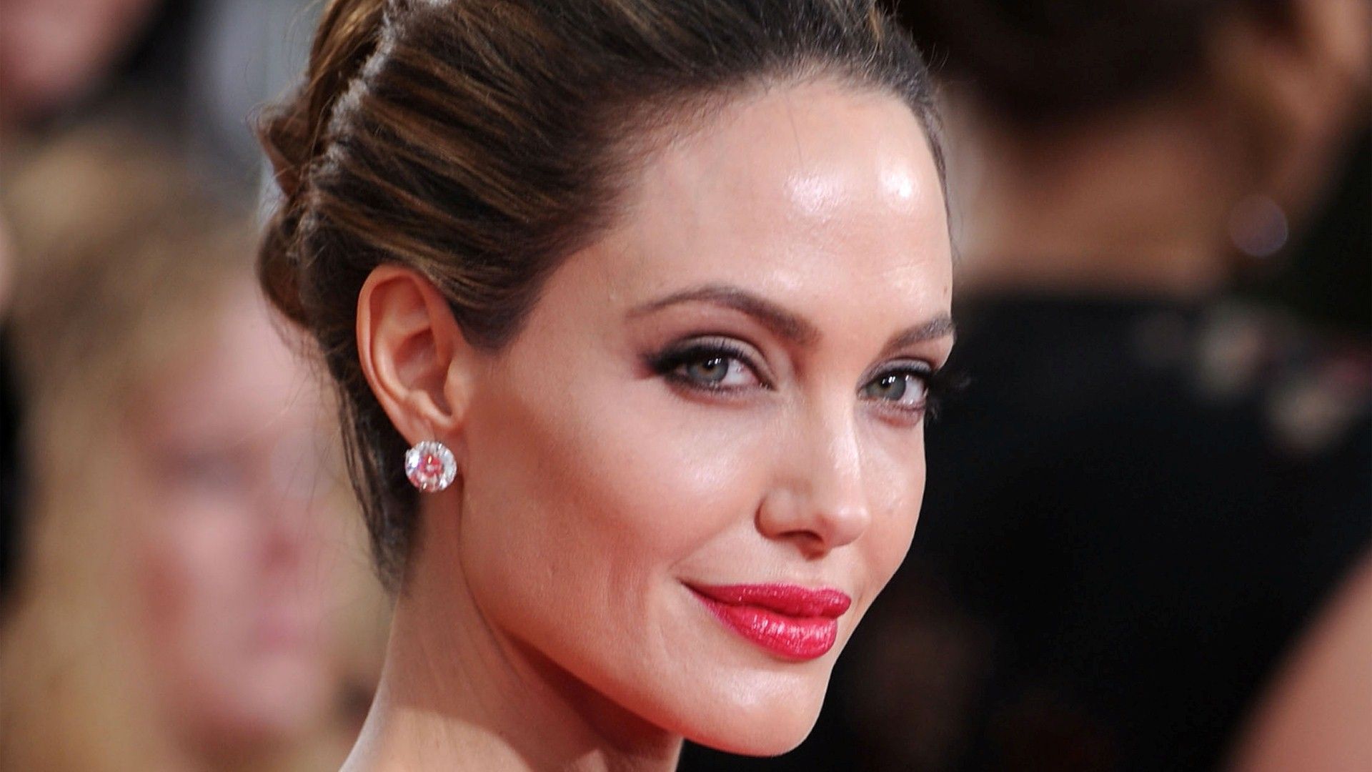 Angelina Jolie has received how many Academy Awards? 